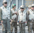 韩联合参谋本部议长李淳镇(左四)和美韩联合司令部司令布鲁克斯(左一)登上“卡尔·文森”号航母 - News.Ycwb.Com
