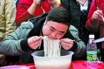 佛山高明首届绿色食材节举行“大胃王”一口气吞5斤濑粉 - 广东大洋网