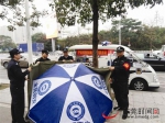 孕妇路边临盆 民警撑起“保护伞” - News.Timedg.Com