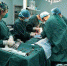 杭州一医生左脚骨折 单腿站立一个多小时为危重病人做手术 - News.Timedg.Com