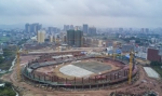 建设中的五华县足球文化公园体育场。（林翔　摄） - Meizhou.Cn