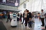 这个机器人在白云机场找到了第一份工作 为旅客提供便捷服务 - 广东大洋网