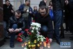 圣彼得堡民众悼念地铁爆炸事件遇难者 - News.Ycwb.Com