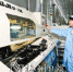培英电声公司引进的高速贴片机大大提高了工作效率。（胡金辉　摄） - Meizhou.Cn