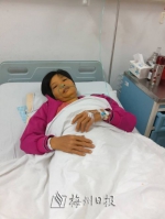 杨小琴在医院治疗。（王丽莉　摄） - Meizhou.Cn