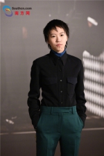著名歌手窦靖童身着CALVIN KLEIN 205W39NYC出席第36届香港金像奖 - Southcn.Com