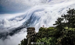 壮观！庐山现瀑布云 流转山涧 - 广东电视网