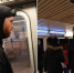 美国一男子与地铁赛跑 次站成功坐上地铁 - 广东电视网