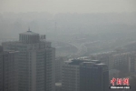 资料图：2017年3月17日，北京城笼罩在雾霾中。中新社记者 刘关关 摄 - News.21cn.Com