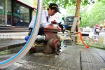 停水一个月 郑州商户接200米胶管用水 - News.Ycwb.Com