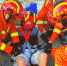 在禅城敦厚城北批发市场旁边一工地，消防队员救助高空发病工人。 　　/佛山消防供图 - 新浪广东