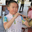 何锟涛吹起唢呐和同学们一起合奏（图片均为高讯　摄） - Meizhou.Cn