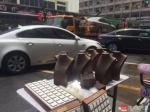 广州暴雨洗劫珠宝城 市民淤泥垃圾堆中挖泥寻宝 - 广东电视网