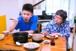 照顾培养自闭症孙子15年 祖孙俩的故事鼓舞无数自闭儿家庭 - 广东大洋网