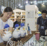 金柚娃娃存钱罐等富有客家特色的产品备受追棒  （林翔  摄） - Meizhou.Cn