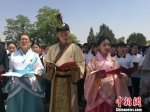 山西高三学生行成人冠笄礼祈祷高考顺利（图） - Southcn.Com