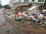 枫溪大型垃圾堆占道堆放 如“小山丘”横卧路边 - Southcn.Com