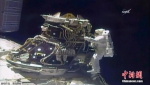 国际空间站突发状况 宇航员太空行走修复备用电脑 - News.Ycwb.Com