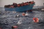 地中海难民船失事致200人坠海34人遇难 包括幼童 - 广东电视网