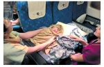 乘务组和医护旅客助一名怀孕35周旅客万米高空顺利分娩 - 广东大洋网