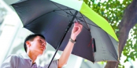 5000把共享雨伞进广州 5毛钱就能一直用？借还模式引争议 - 广东大洋网