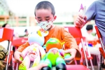 广爱五周年送“爱的抱抱” 小朋友涂鸦玩具熊寄语重症儿 - 广东大洋网