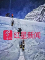 ▲事发前，桑吉和他的团队行进在珠峰攀登线上。（桑吉供图） - News.Timedg.Com