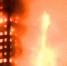 伦敦西部一栋公寓楼发生大火 整栋楼被火焰淹没 - 广东电视网