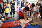 梅州市红十字会为为市民演示现场应急救护模拟现场 - Meizhou.Cn