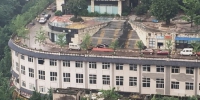 重庆又一建筑走红 屋顶上是马路 - News.Ycwb.Com