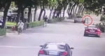 女童被卷入车底，保安趴地救人！ - 广东大洋网