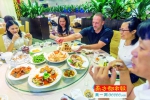 楼下买好楼上开吃 探访广州的深夜食堂——黄沙海鲜style - 广东电视网