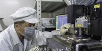 具有自主知识产权的光存储技术提升了紫晶存储的市场竞争力。（林翔　摄） - Meizhou.Cn