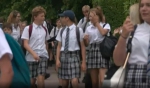 英国一中学不准穿短裤 50名男生改穿女裙上学 - 广东电视网