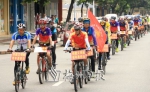志愿者通过骑行宣传活动，营造创建广东省县级文明城市的浓厚氛围。 - Meizhou.Cn
