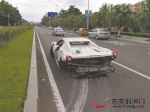 法拉利跑车在事故中受损严重 网络截图 - 新浪广东