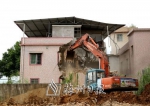 三角镇三角村一民房被依法拆除。（罗诚浩　摄） - Meizhou.Cn