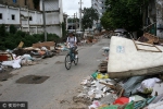 旧城改造工地成垃圾场 堆积超40车垃圾 - News.Ycwb.Com