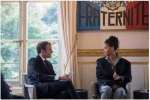 法国总统“见网友” 与著名歌手蕾哈娜畅谈教育 - News.Ycwb.Com