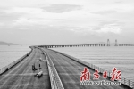 港珠澳大桥主体桥面铺装完成 - Gd.People.Com.Cn