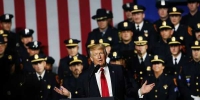 白宫：特朗普让警察执法“更粗暴”是开玩笑 - News.Ycwb.Com