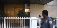 当地时间8月1日，一名亚裔男子向中国驻洛杉矶总领馆开枪射击，未造成人员伤亡。枪手随后开枪自尽。 - News.Ycwb.Com