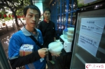 天下真有免费午餐？有台公益冰箱首次出现在广州街头 - 广东大洋网