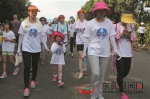 2000多名市民参加活动，共享徒步的乐趣（记者 陈栋 摄） - 新浪广东