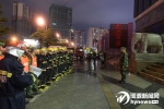 河源消防支队进行高层建筑灭火救援夜间演练 - Southcn.Com