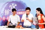 黄渤分享美食故事 一展厨艺上演“神救场” - Southcn.Com