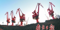 阳江港吞吐量超2000万吨，迈上了新台阶。阳江市委办供图 - 新浪广东