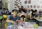剑英图书馆推出多种亲子活动促进家庭和谐。（林翔 摄） - Meizhou.Cn