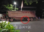 货车有两个轮胎不见了踪影。（图片均为李盛华摄） - Meizhou.Cn