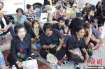 8月25日，逾千名支持者聚集在泰国最高法院外围马路高架桥下声援前总理英拉。  - News.Ycwb.Com